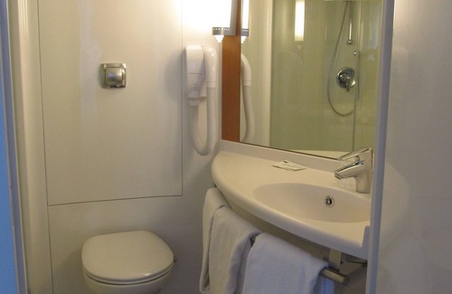 Etampes Hotel | Welcoming ibis Etampes: Family-Friendly with Free Breakfast