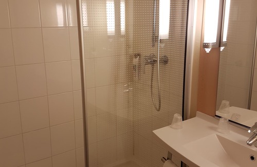 Courcouronnes Hotel | Discover Ibis Evry-Courcouronnes: Family-Friendly Comfort