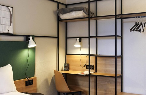 Courcouronnes Hotel | Discover Ibis Evry-Courcouronnes: Family-Friendly Comfort