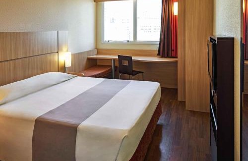 Centro Hotel | Eco-Friendly Ibis Florianopolis: Pool, Restaurant & Pets Welcome