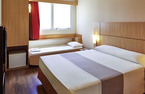 Centro Hotel | Eco-Friendly Ibis Florianopolis: Pool, Restaurant & Pets Welcome
