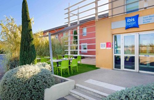 Saint-Maximin-la-Sainte-Baume Hotel | Comfortable ibis budget Saint-Maximin: Pet Friendly Stays