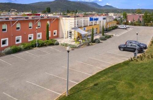 Saint-Maximin-la-Sainte-Baume Hotel | Comfortable ibis budget Saint-Maximin: Pet Friendly Stays