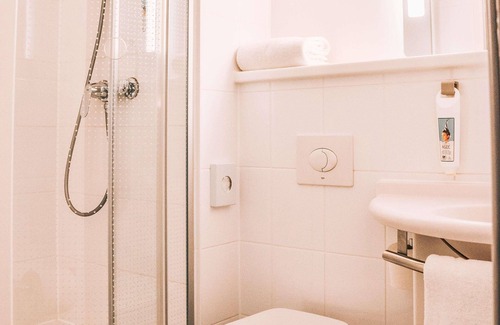 Kelsterbach Hotel | Comfortable Stay at ibis Frankfurt Airport with Great Amenities