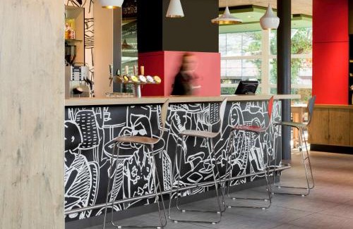 Cointrin Hotel | Pet-Friendly ibis Genève Aéroport: Family Comfort Awaits