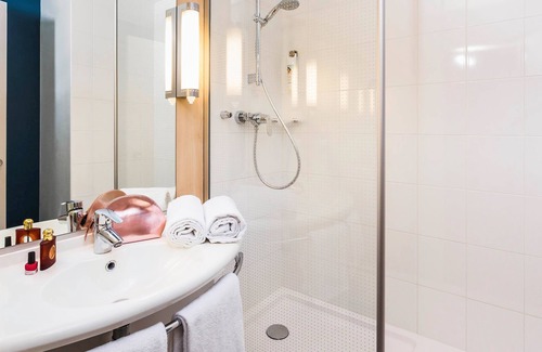 Quartier Hyper-Centre Hotel | Comfortable Ibis Grenoble Centre Bastille with Spa & Breakfast