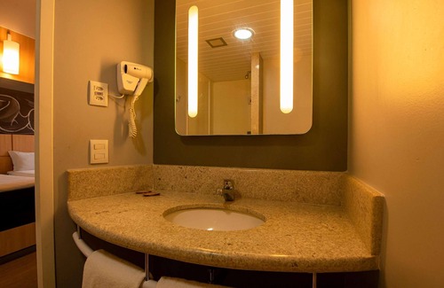 Guaratingueta Hotel | Discover Ibis Guaratinguetá with Spa and Breakfast Included