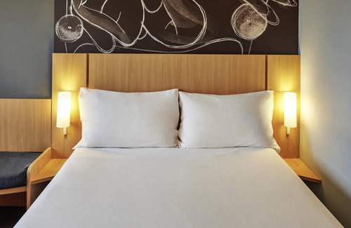 Guaratingueta Hotel | Discover Ibis Guaratinguetá with Spa and Breakfast Included