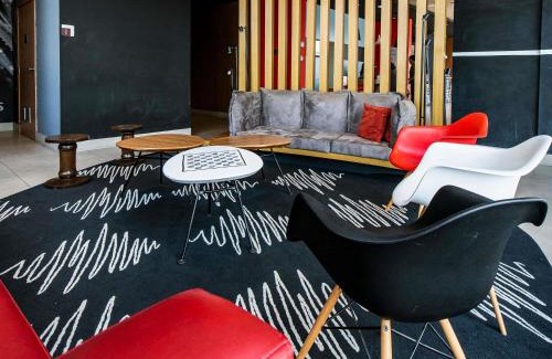 Guaratingueta Hotel | Pet-Friendly Ibis Guaratingueta: Perfect for Family Stays