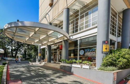 Guarulhos City Centre Hotel | Convenient ibis Guarulhos Aeroporto: Pet-Friendly Comfort