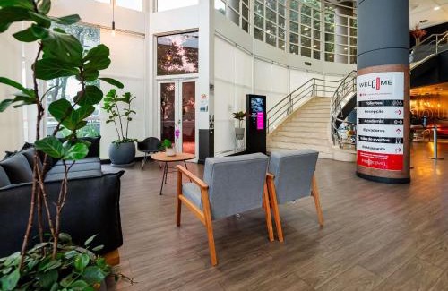 Guarulhos City Centre Hotel | Convenient ibis Guarulhos Aeroporto: Pet-Friendly Comfort