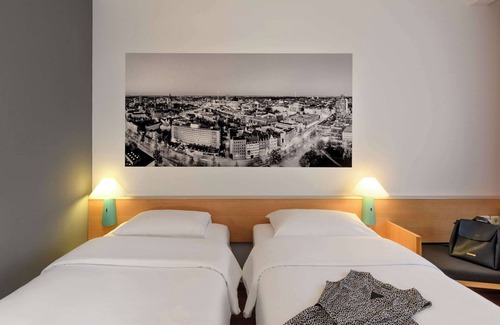 Buchholz-Kleefeld Hotel | Comfortable Stay at ibis Hannover Medical Park with Pool
