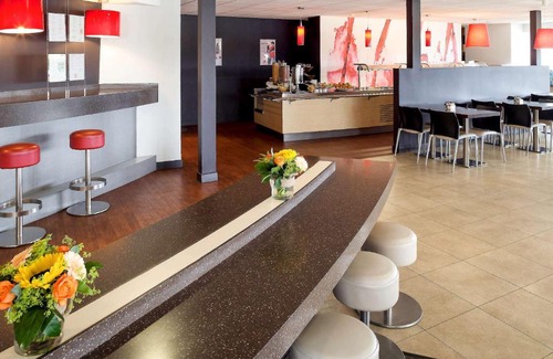 Clondalkin Hotel | Pet-Friendly Ibis Hotel Dublin: Ideal for Families