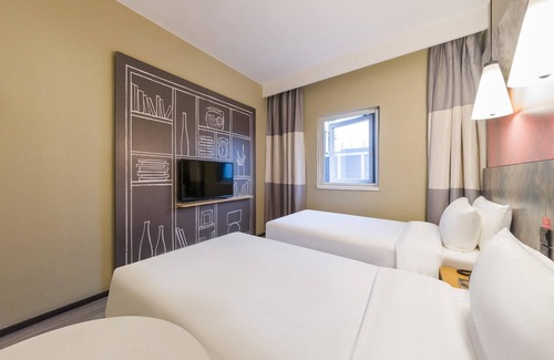 Pudong Hotel | Ibis Hotel Shanghai World Expo Dongming Road Metr