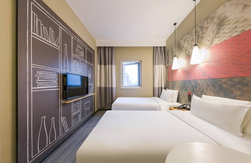 Pudong Hotel | Ibis Hotel Shanghai World Expo Dongming Road Metr