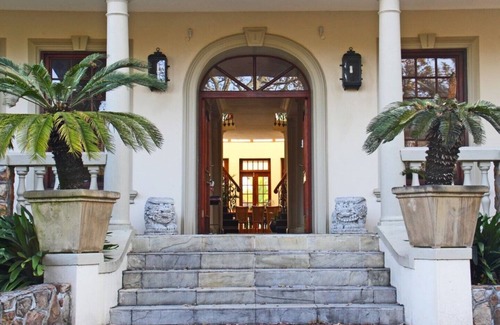 Constantia Apartment | Top-Rated Ibis House - Guesthouse with Complimentary Breakfast