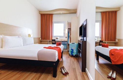 Esenyurt Hotel | Convenient ibis Istanbul Esenyurt with Pool and Dining