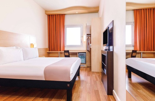 Esenyurt Hotel | Convenient ibis Istanbul Esenyurt with Pool and Dining