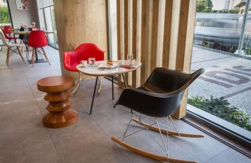 Halkali Hotel | Comfortable Ibis Istanbul West: Pet-Friendly & Accessible