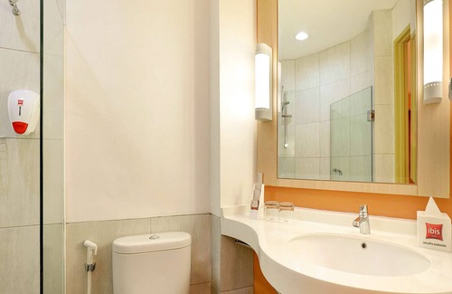 Gambir Hotel | Discover Ibis Jakarta Harmoni: Family-Friendly & Accessible