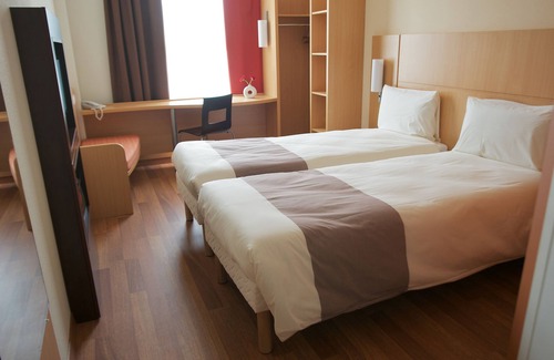 Kaunas Hotel | Inviting ibis Kaunas Centre: Top-Rated with Family Amenities