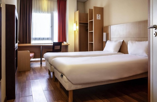 Kaunas Hotel | Inviting ibis Kaunas Centre: Top-Rated with Family Amenities