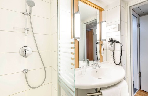 Petershausen-West Hotel | Enjoy Comfort at ibis Konstanz with Spa and Breakfast