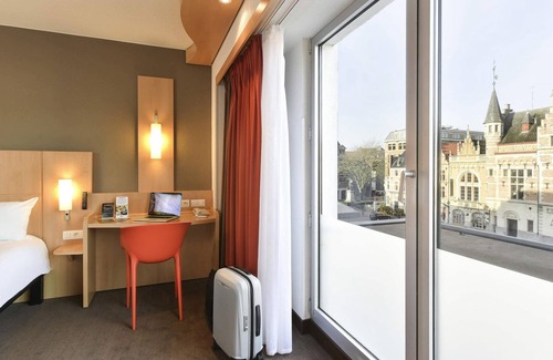 Kortrijk Hotel | Discover ibis Kortrijk Centrum: Family-Friendly Retreat