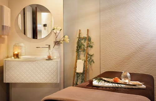 Pornichet Hotel | Stylish ibis La Baule Pornichet Plage with Family Amenities