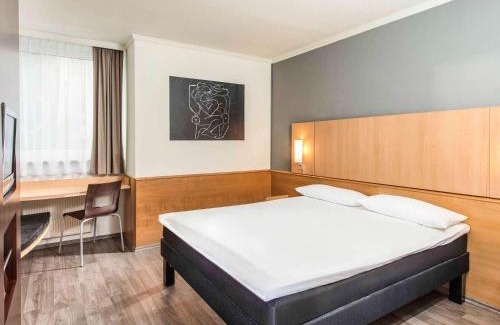 Taucha Hotel | Budget-Friendly ibis Leipzig Nord-Ost: Pet Friendly Stay
