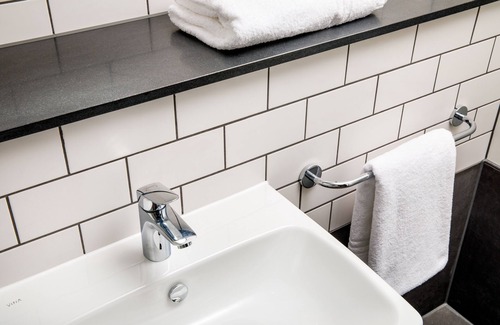 Sutton Central Hotel | Discover ibis London Sutton Point: Guest Rated 8.6/10
