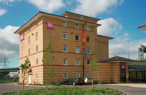 West Thurrock Hotel | Pet-Friendly ibis London Thurrock M25 with Great Amenities