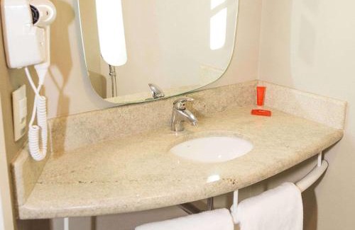 Lorena Hotel | Discover Ibis Lorena: Pet-Friendly & Accessible Stays