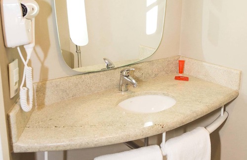 Lorena Hotel | Discover Ibis Lorena - Circuito da Fé with Great Amenities