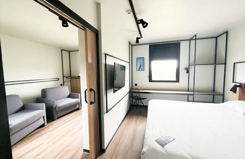 Lunel Hotel | Discover Ibis Lunel Petite Camargue: Guest Rated 9.6/10