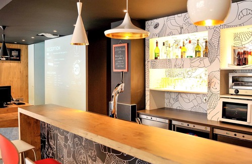 Saint Michel - Mairie Hotel | Comfortable Ibis Lyon Centre with Spa and Breakfast Included