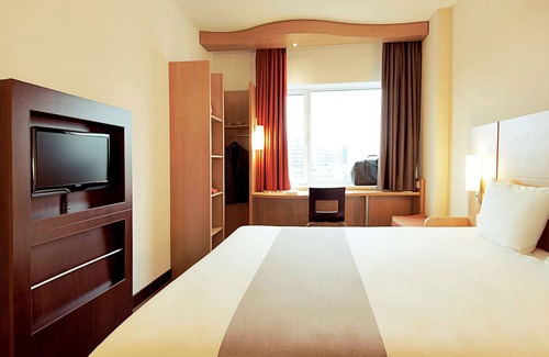 Beynost Hotel | Budget-Friendly Stay at ibis Lyon Est Beynost A42