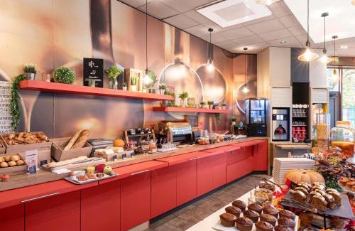 Yves Farge - Le Fleuve Hotel | Discover ibis Lyon Gerland Musée des Confluences Today!