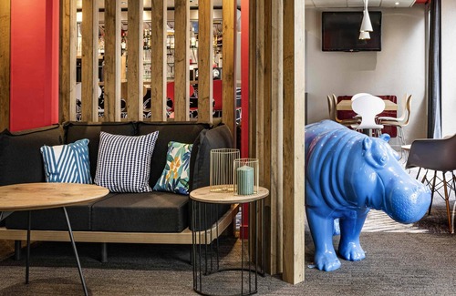 Gerland Hotel | Discover ibis Lyon Gerland: Family-Friendly with Spa Access