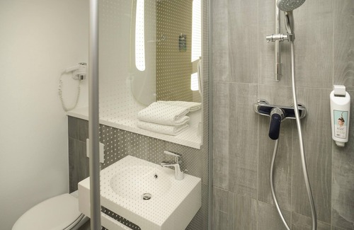 Gerland Hotel | Discover ibis Lyon Gerland: Family-Friendly with Spa Access