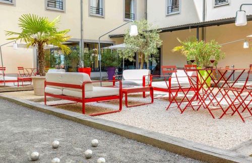 Vienne Hotel | Comfortable ibis Lyon Sud Vienne Saint-Louis with Family Amenities