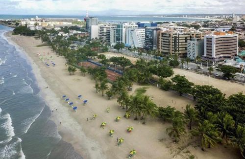 Pajucara Hotel | Pet-Friendly ibis Maceio Pajuçara with Oceanfront Pool
