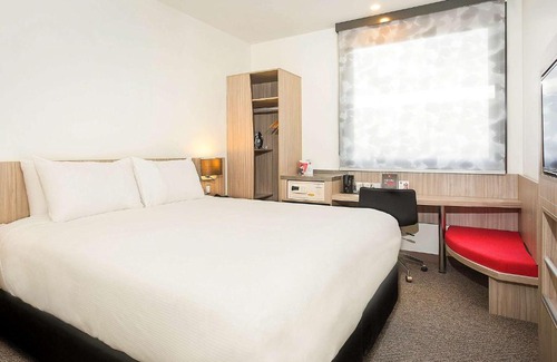 South Mackay Hotel | Discover Ibis Mackay: Family-Friendly Oceanfront Retreat