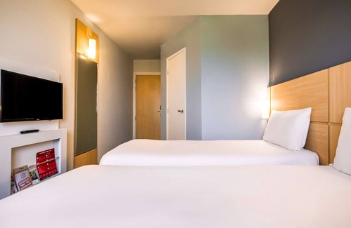 Marilia Hotel | Discover ibis Marilia: Top-Rated Stay with Pool & Dining