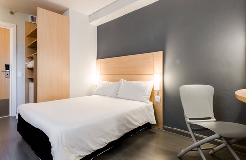 Marilia Hotel | Discover ibis Marilia: Top-Rated Stay with Pool & Dining