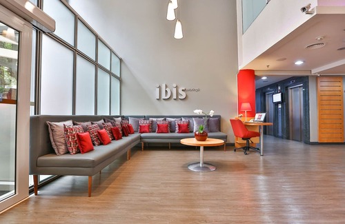 Zona 01 Hotel | Modern ibis Maringa: Family-Friendly with Spa & Dining