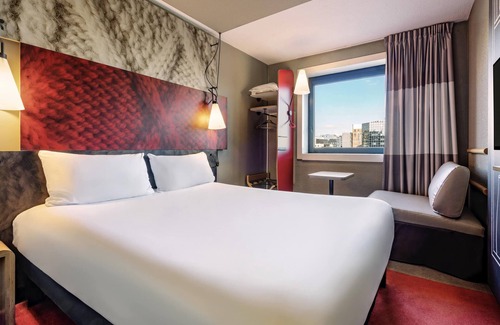 Noisy-le-Grand Hotel | Relax at ibis Marne La Vallée Noisy with Pool and Spa