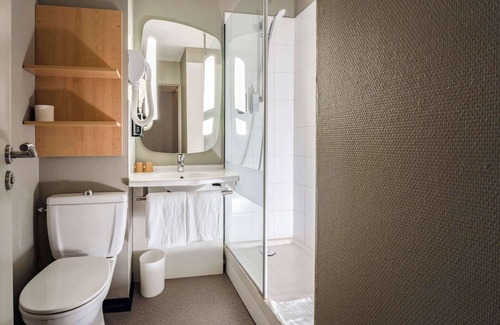 Montargis Hotel | Relax at ibis Montargis: Family-Friendly with Great Amenities