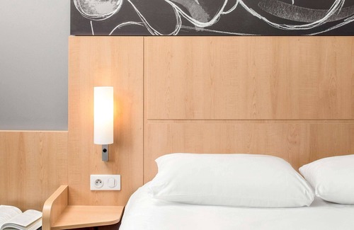 Montceau-les-Mines Hotel | Highly Rated Ibis Montceau Les Mines with Spa & Breakfast