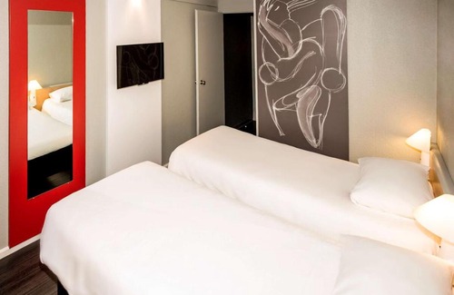 Costieres Hotel | Pet-Friendly Stay at ibis Nîmes Ouest with Pool Access